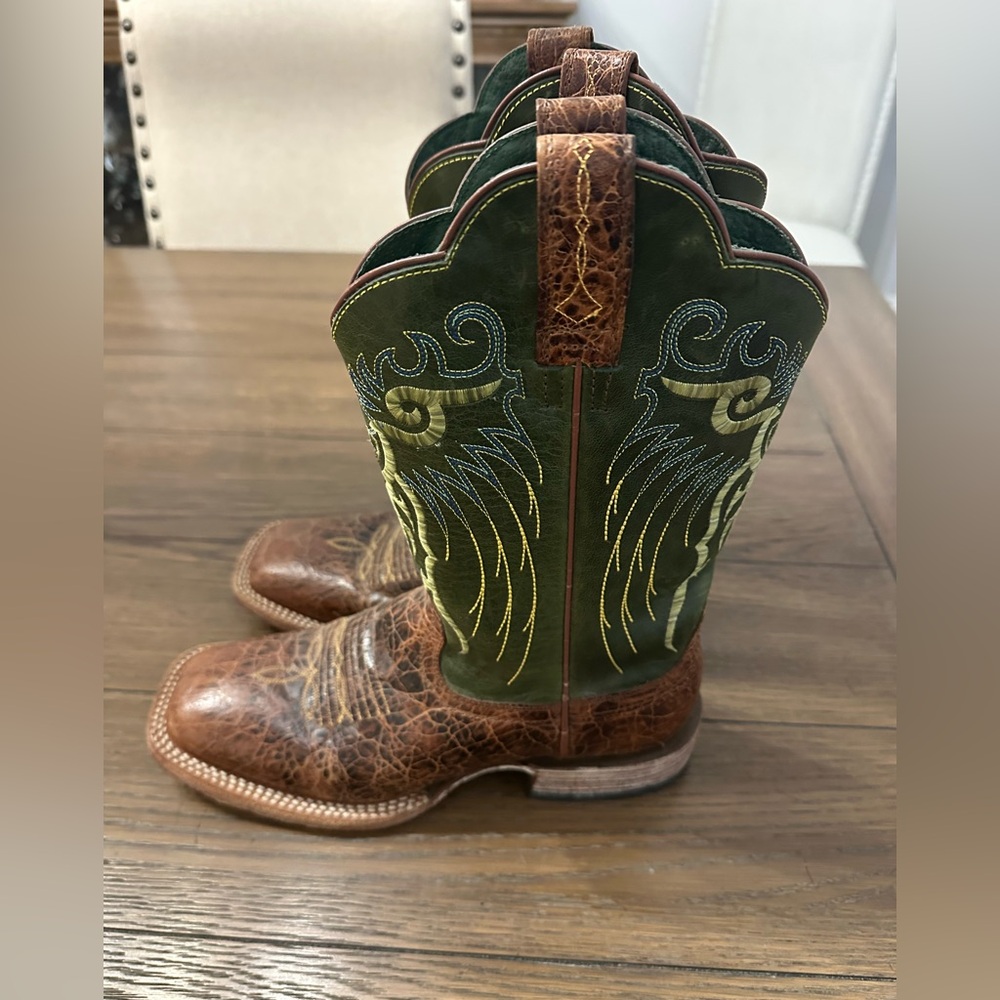 Ariat Forest and Chestnut Leather Boots Style 10006841 Size 7 1/2 Gently Worn
